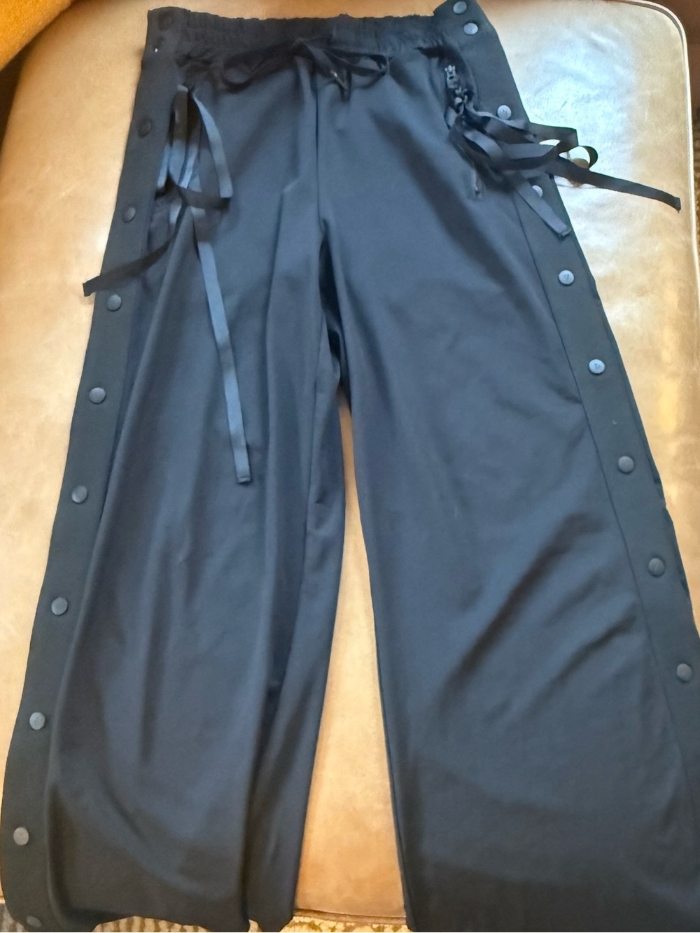 ALALA Women’s Black Wide-Leg Snap-Button Track Pants - small